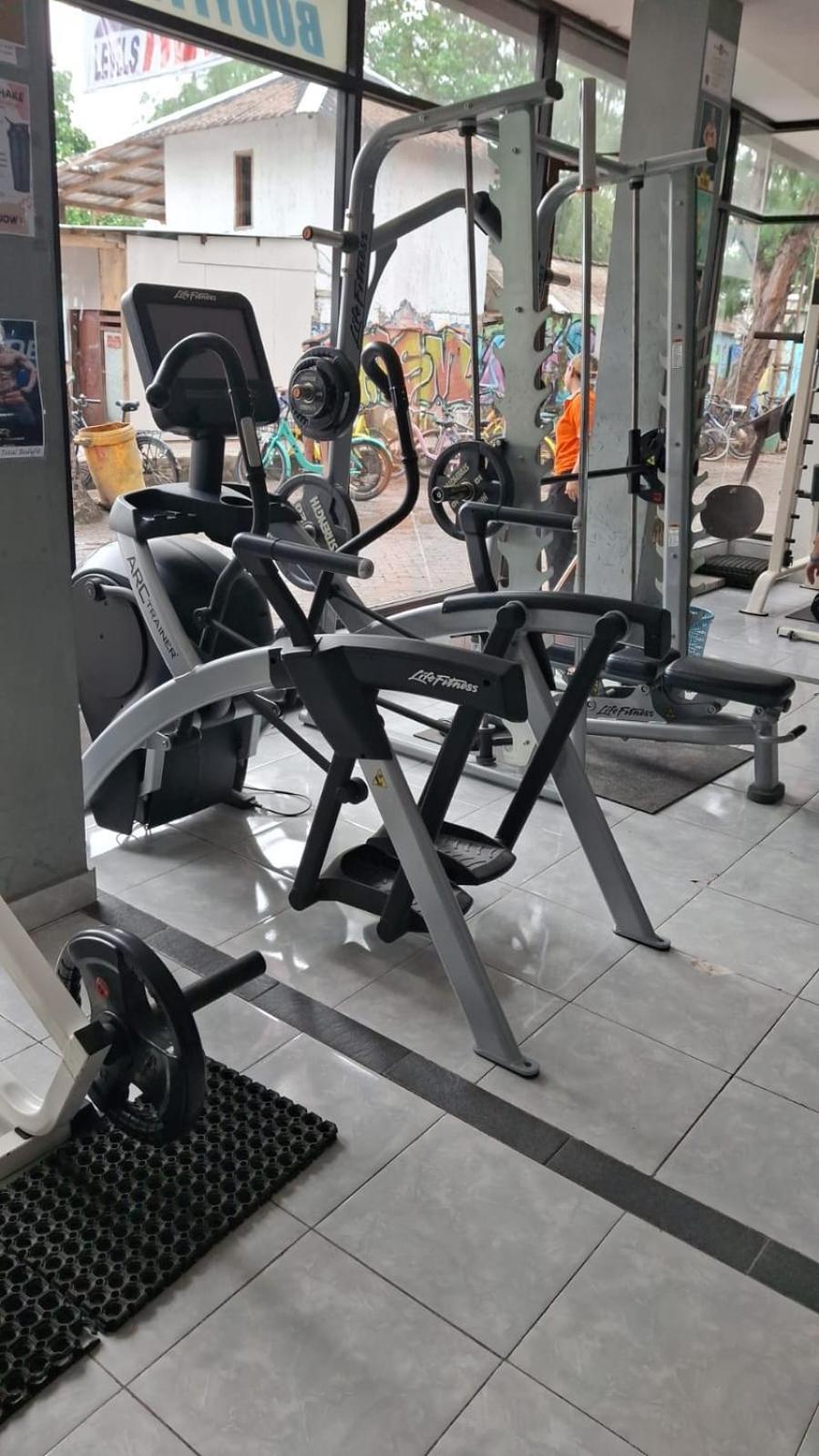 Tropica Gili Total Body Fit - Free Access Gym And Coworking Space Gili Trawangan Dış mekan fotoğraf