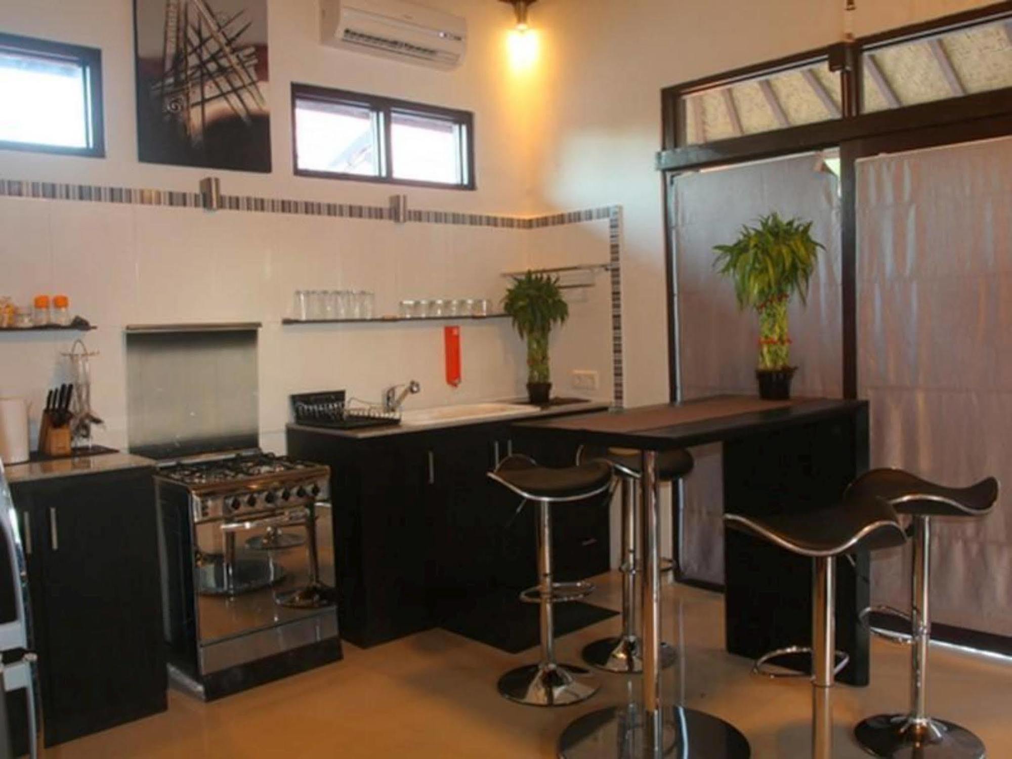 Tropica Gili Total Body Fit - Free Access Gym And Coworking Space Gili Trawangan Dış mekan fotoğraf