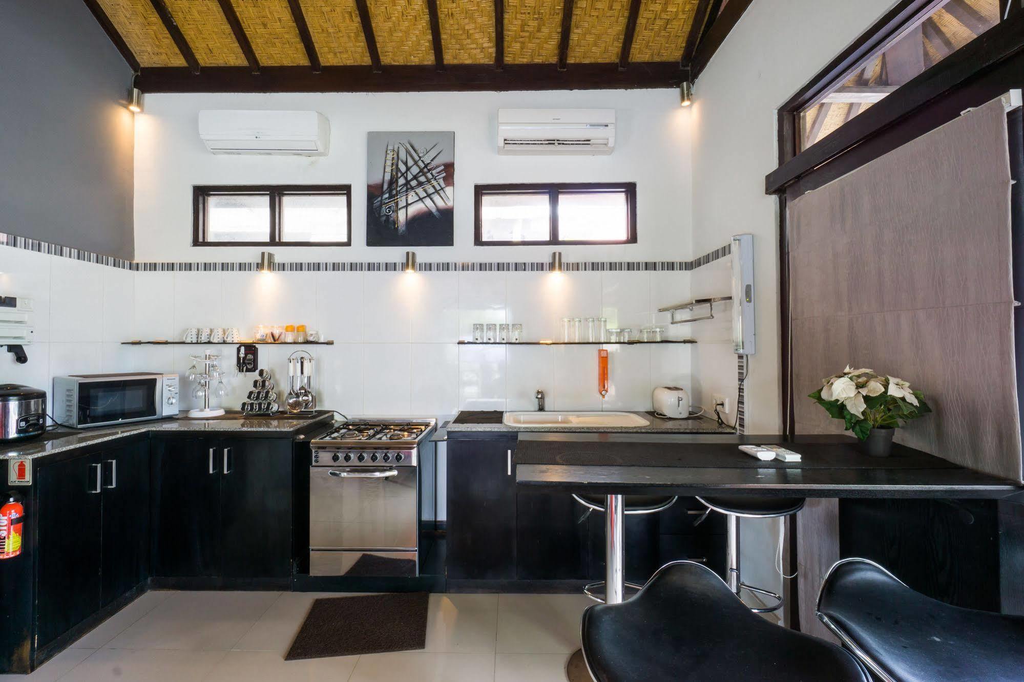 Tropica Gili Total Body Fit - Free Access Gym And Coworking Space Gili Trawangan Dış mekan fotoğraf